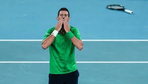 德扑 MTT 技巧：如何利用“最后行动权”在转牌圈通过过牌实现控池。（德州扑克 MTT 策略：运用最后行动权在转牌圈以过牌控池）