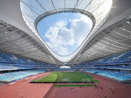 阿伦·贾吉在 2022 年击出第 62 轰时，全美电视转播插播该历史瞬间